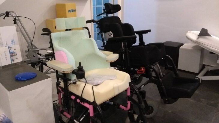 Adaptação para Cadeira de Rodas: o que pode ser personalizado para melhorar a postura e o conforto?