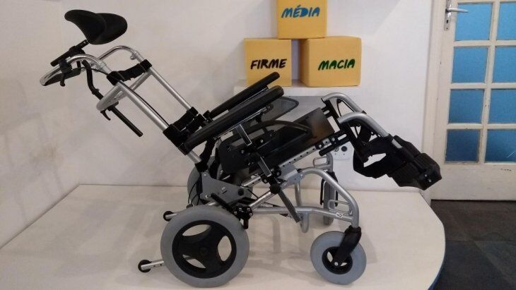 Cadeira de Rodas Adaptada para Paralisia Cerebral. Postura e Desenvolvimento.