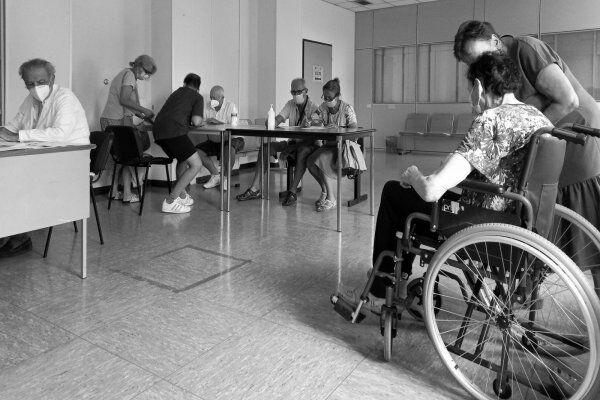 Encosto e assento sob medida para hipercifose e hiperlordose: sinais clínicos e critérios de escolha